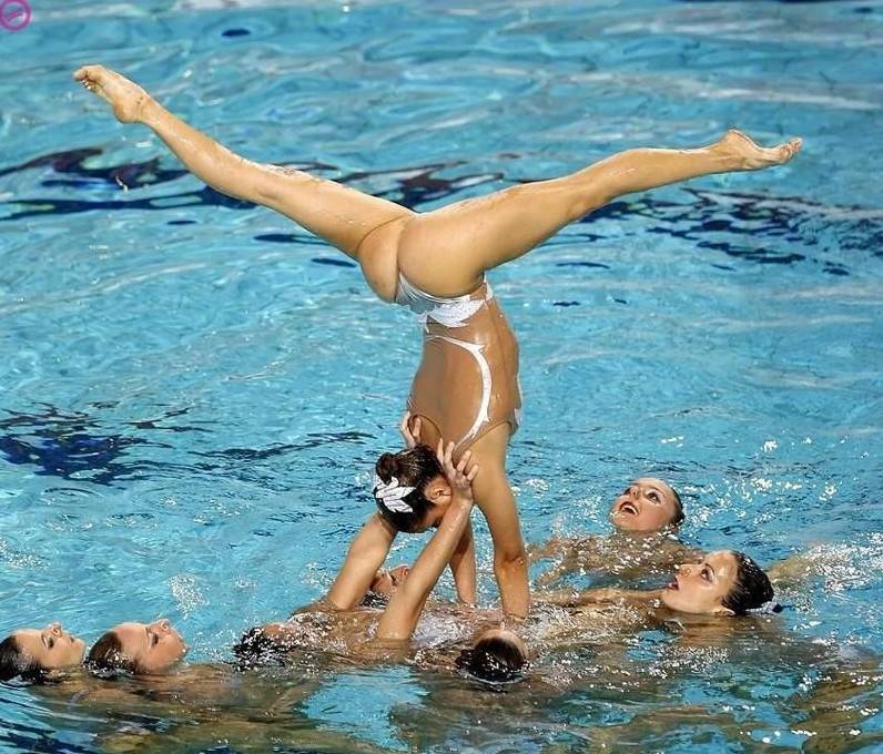 Фото: 💥 Naked Synchronized Swimming