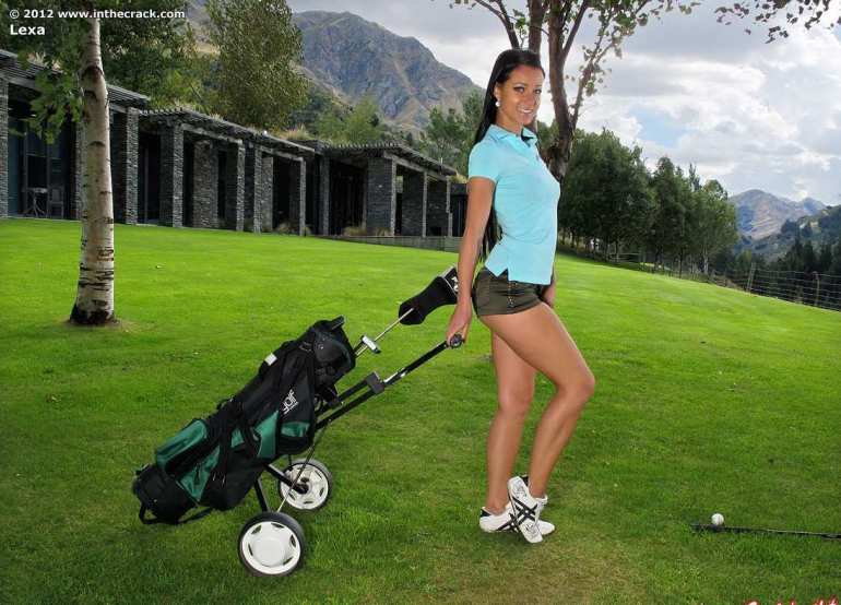 Melisa Mendiny в роли сексуальной гольфистки