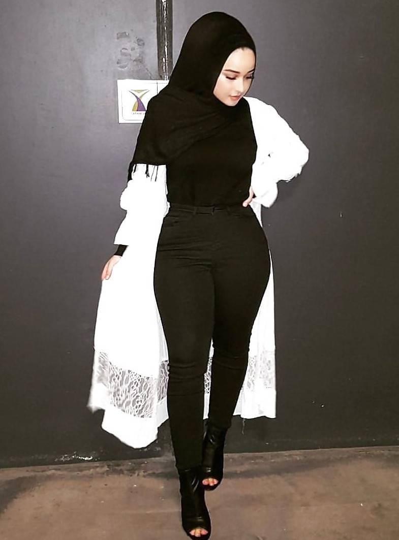Арабка в хиджабе фигура